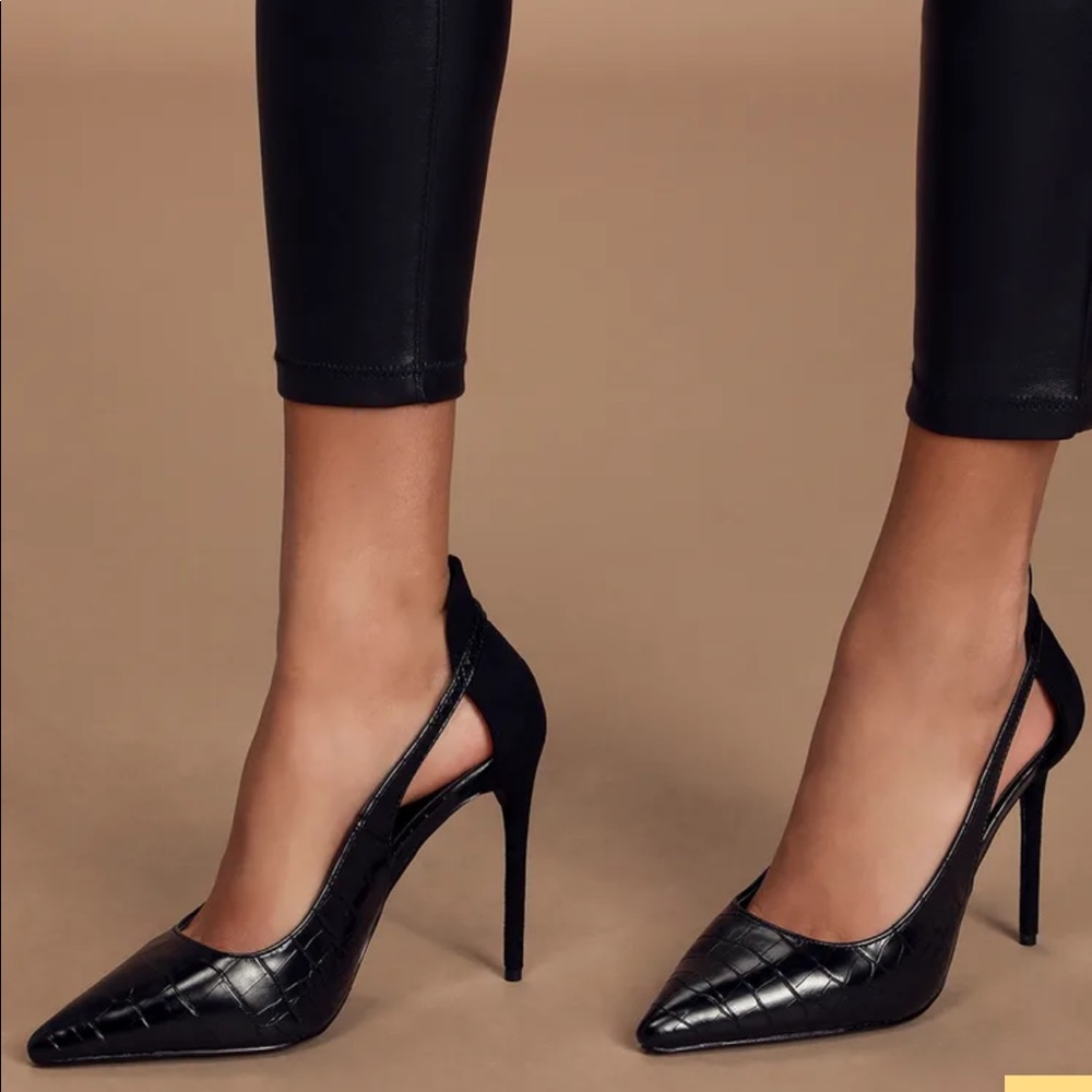 Lulu’s Vanna Black Crocodile Pointed-Toe Pumps